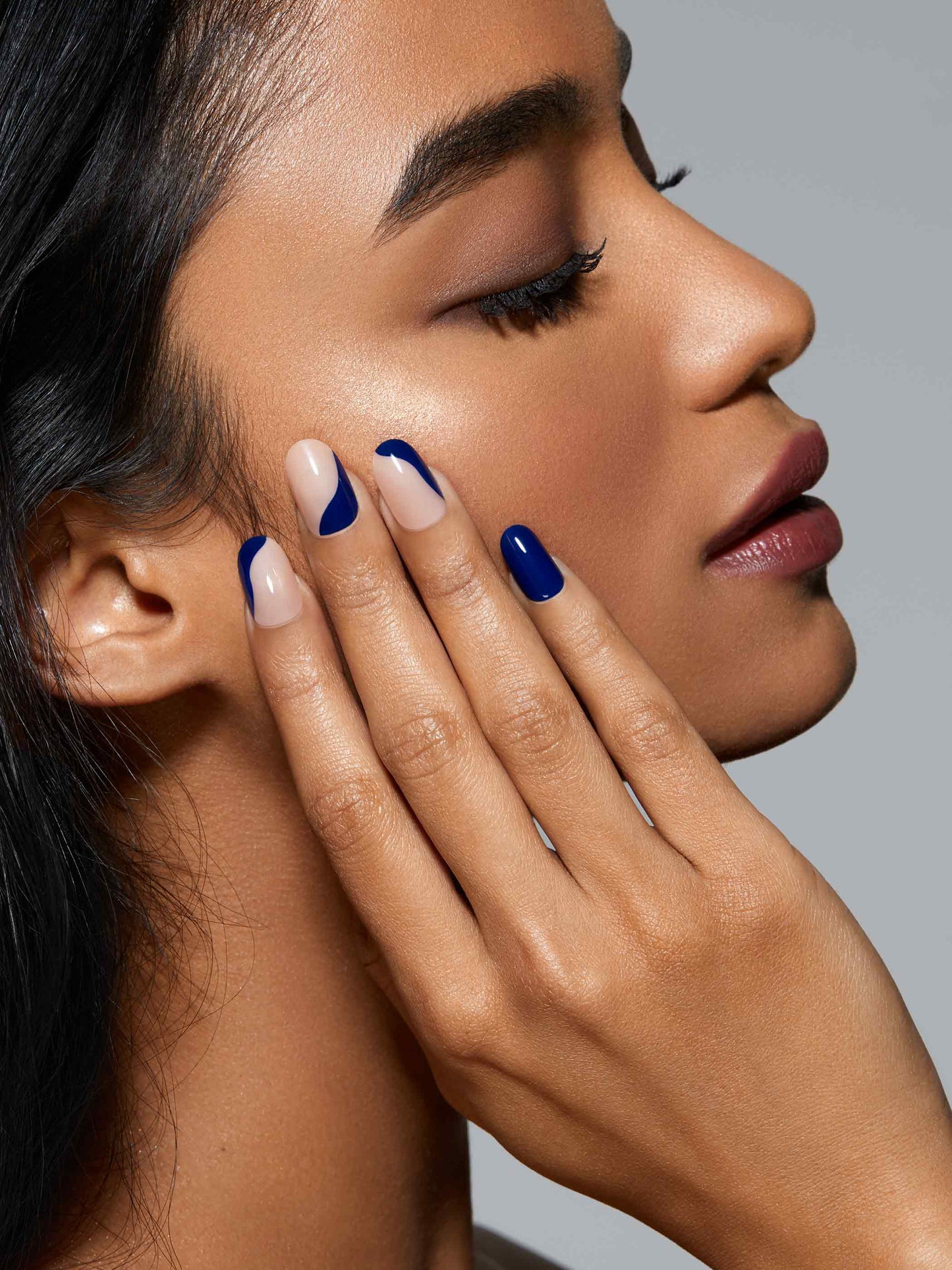 Static Nails Reusable Pop-On Manicure | Front Row Round